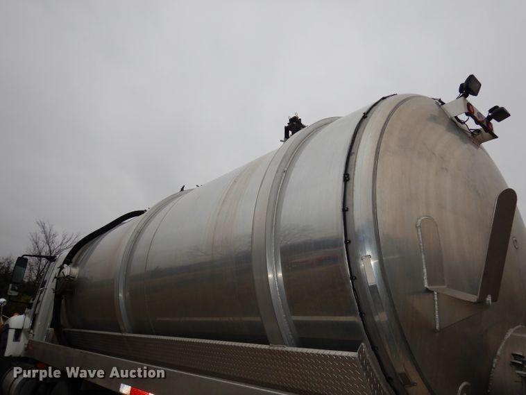 image for item DJ6985 2012 International WorkStar 7600  vacuum truck