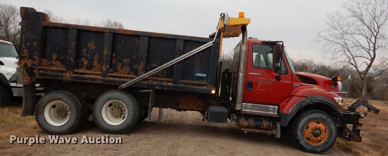 image for item DJ6986 2008 International 7400  dump truck