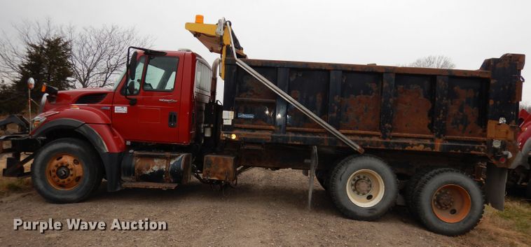 image for item DJ6986 2008 International 7400  dump truck