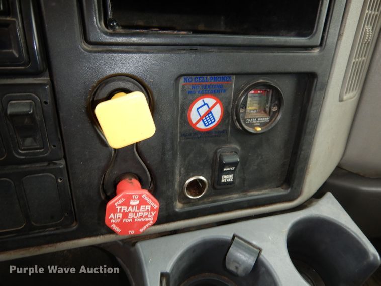 image for item DJ6986 2008 International 7400  dump truck