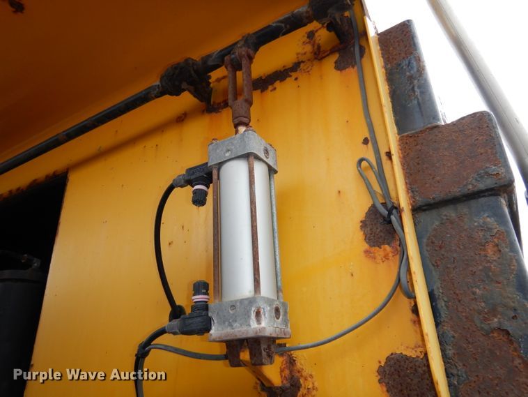 image for item DJ6986 2008 International 7400  dump truck