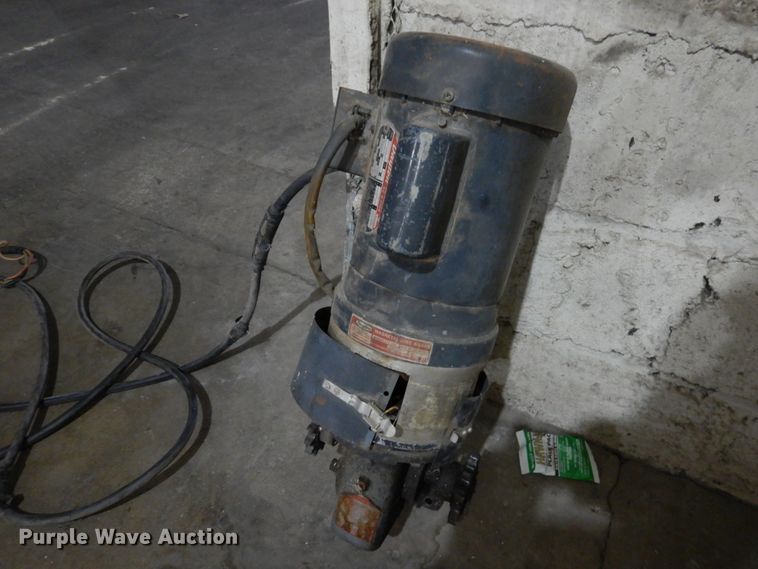 image for item EF9689 Airplane hanger door