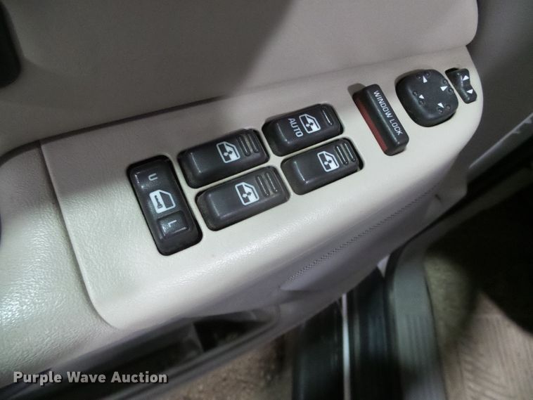 image for item EK9762 2001 Chevrolet Suburban K1500  SUV