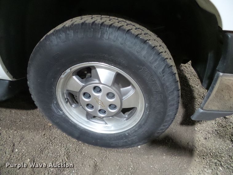 image for item EK9762 2001 Chevrolet Suburban K1500  SUV