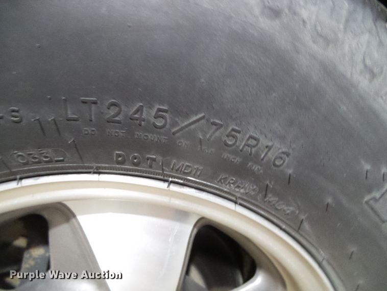 image for item EK9762 2001 Chevrolet Suburban K1500  SUV