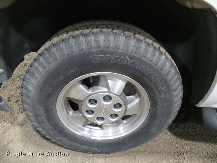 image for item EK9762 2001 Chevrolet Suburban K1500  SUV