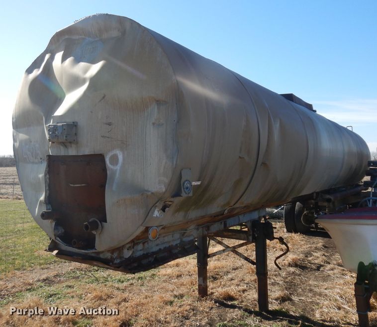 image for item EY9150 1965 Custom Head pneumatic dry bulk trailer