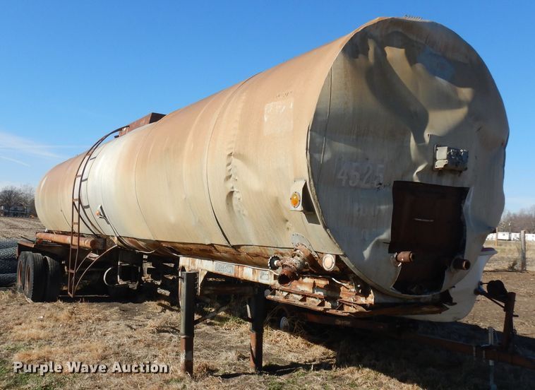 image for item EY9150 1965 Custom Head pneumatic dry bulk trailer