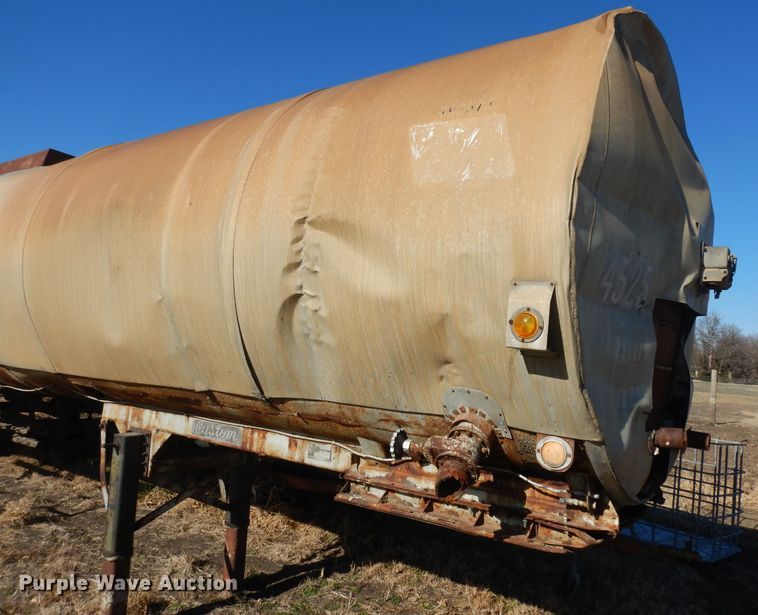 image for item EY9150 1965 Custom Head pneumatic dry bulk trailer