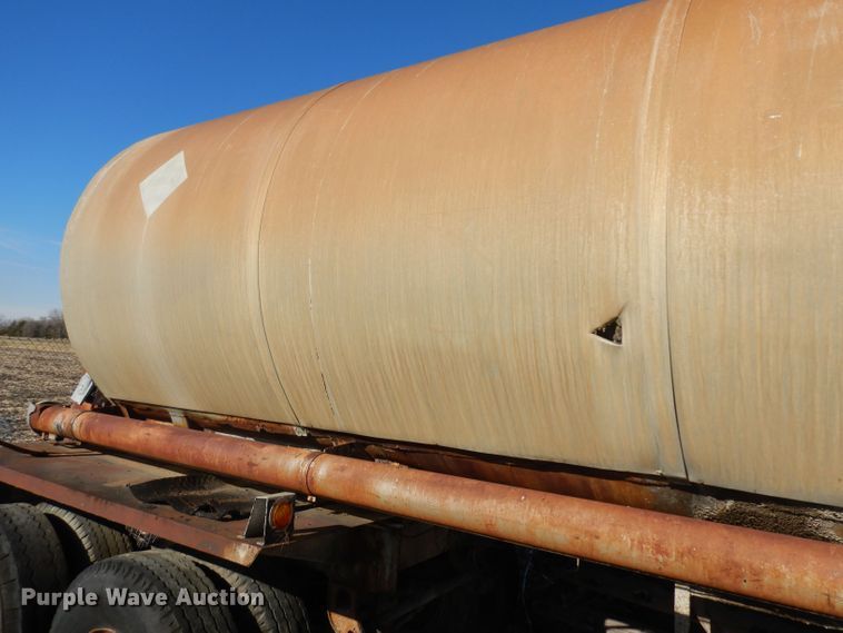 image for item EY9150 1965 Custom Head pneumatic dry bulk trailer