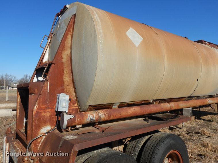 image for item EY9150 1965 Custom Head pneumatic dry bulk trailer