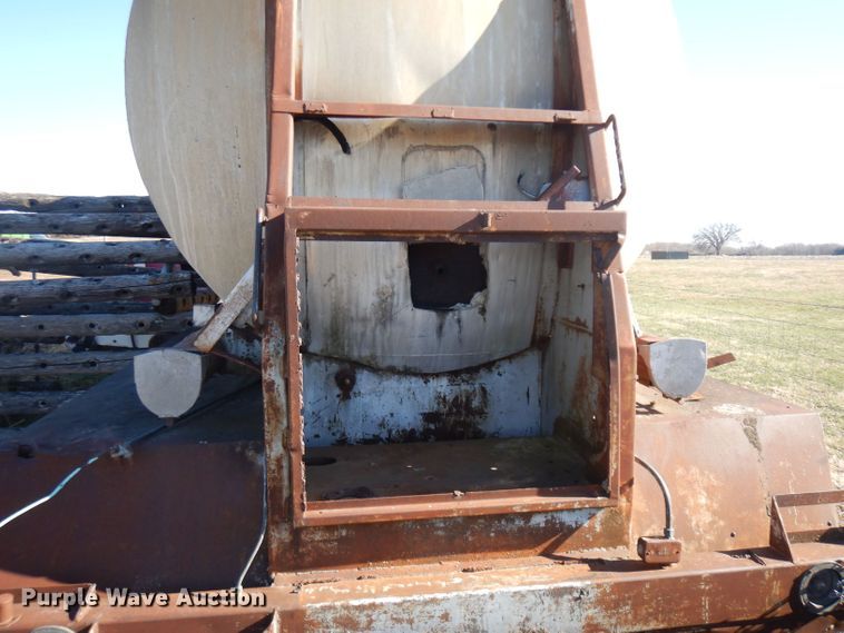 image for item EY9150 1965 Custom Head pneumatic dry bulk trailer