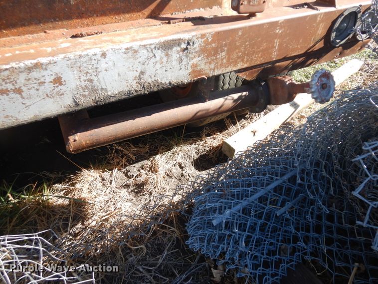 image for item EY9150 1965 Custom Head pneumatic dry bulk trailer