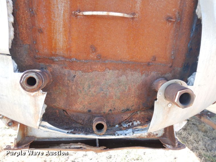 image for item EY9150 1965 Custom Head pneumatic dry bulk trailer