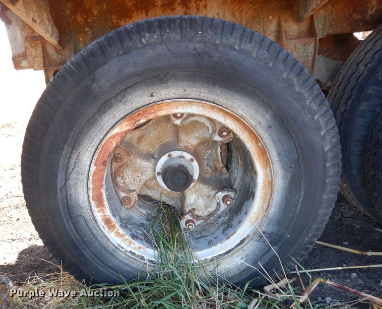 image for item EY9150 1965 Custom Head pneumatic dry bulk trailer