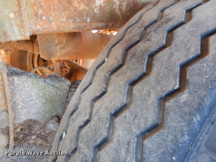 image for item EY9150 1965 Custom Head pneumatic dry bulk trailer