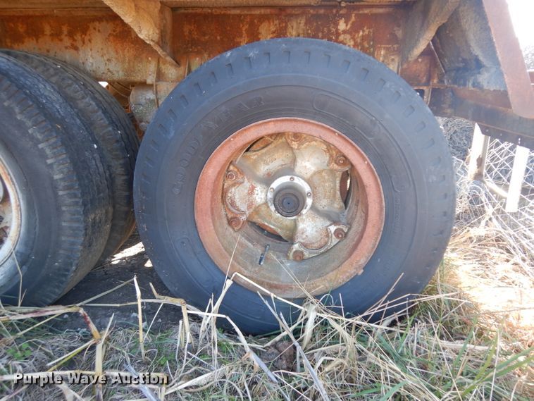 image for item EY9150 1965 Custom Head pneumatic dry bulk trailer