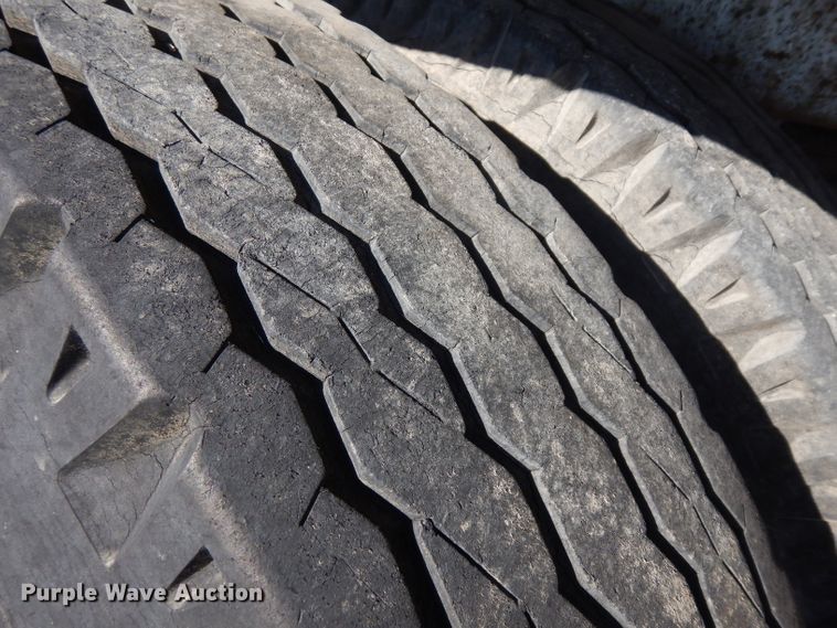 image for item EY9150 1965 Custom Head pneumatic dry bulk trailer