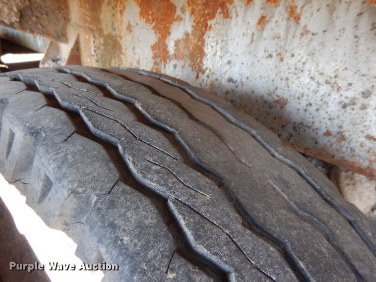 image for item EY9150 1965 Custom Head pneumatic dry bulk trailer