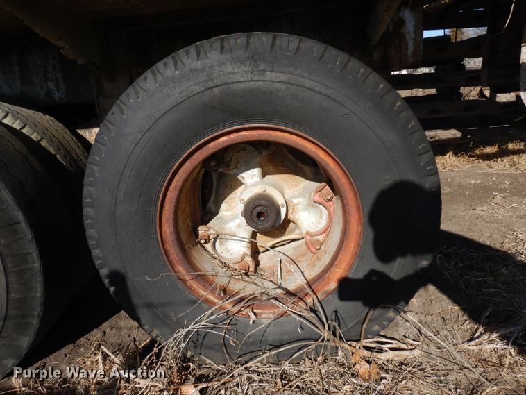 image for item EY9150 1965 Custom Head pneumatic dry bulk trailer