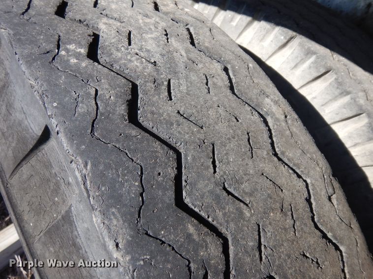 image for item EY9150 1965 Custom Head pneumatic dry bulk trailer