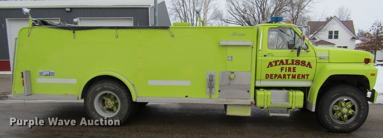 image for item GC9785 1986 Ford F800  pumper fire truck