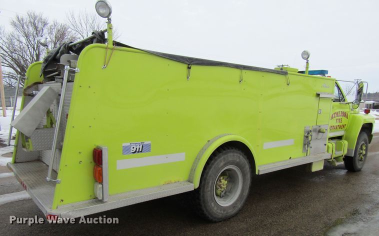 image for item GC9785 1986 Ford F800  pumper fire truck