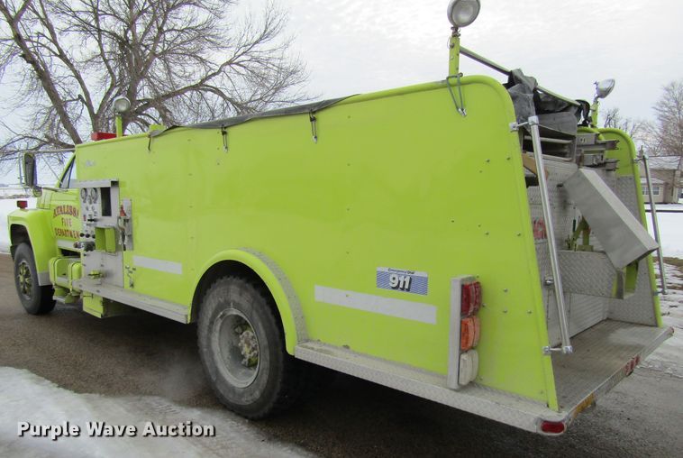 image for item GC9785 1986 Ford F800  pumper fire truck