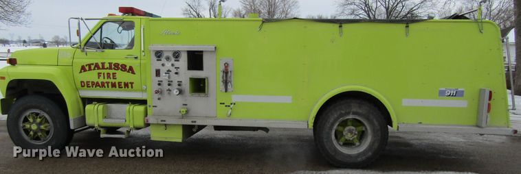 image for item GC9785 1986 Ford F800  pumper fire truck