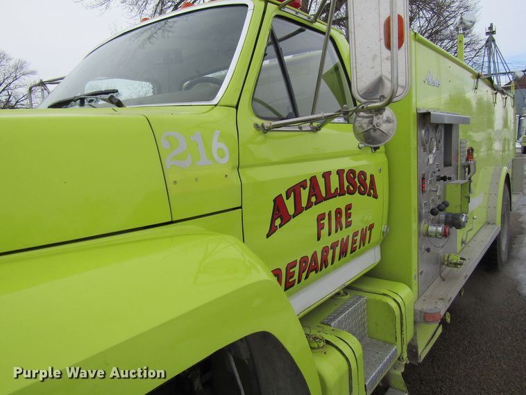 image for item GC9785 1986 Ford F800  pumper fire truck