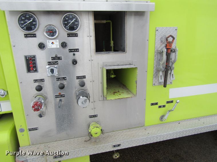 image for item GC9785 1986 Ford F800  pumper fire truck