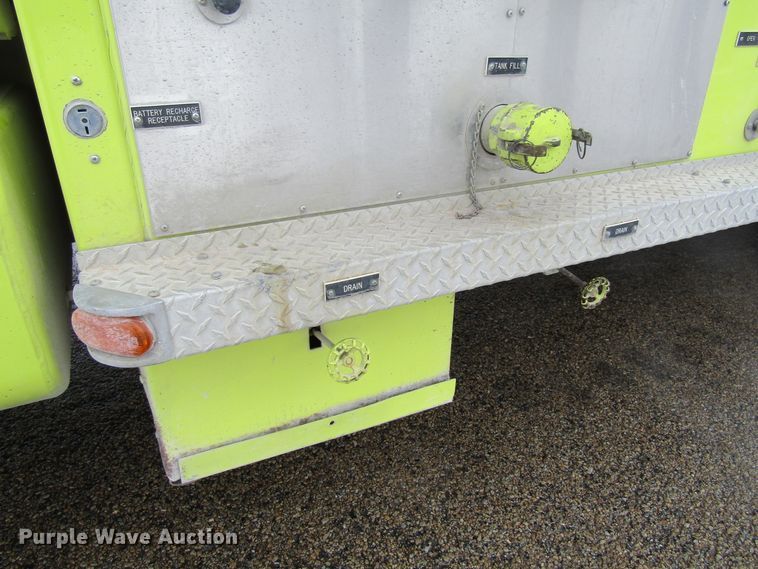 image for item GC9785 1986 Ford F800  pumper fire truck