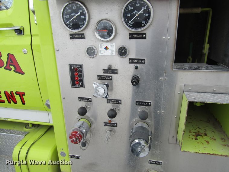 image for item GC9785 1986 Ford F800  pumper fire truck