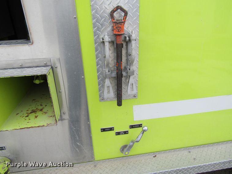 image for item GC9785 1986 Ford F800  pumper fire truck