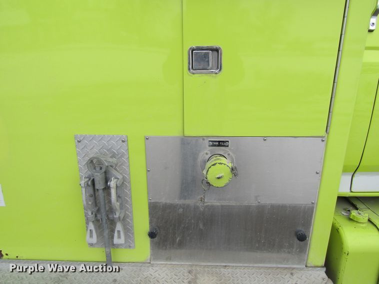 image for item GC9785 1986 Ford F800  pumper fire truck