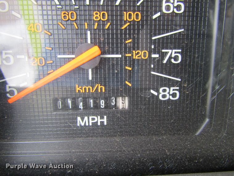 image for item GC9785 1986 Ford F800  pumper fire truck