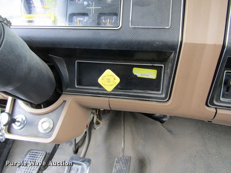 image for item GC9785 1986 Ford F800  pumper fire truck