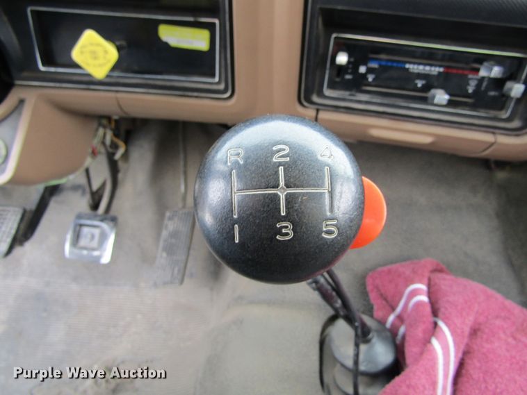 image for item GC9785 1986 Ford F800  pumper fire truck