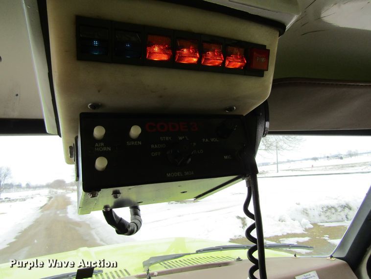 image for item GC9785 1986 Ford F800  pumper fire truck