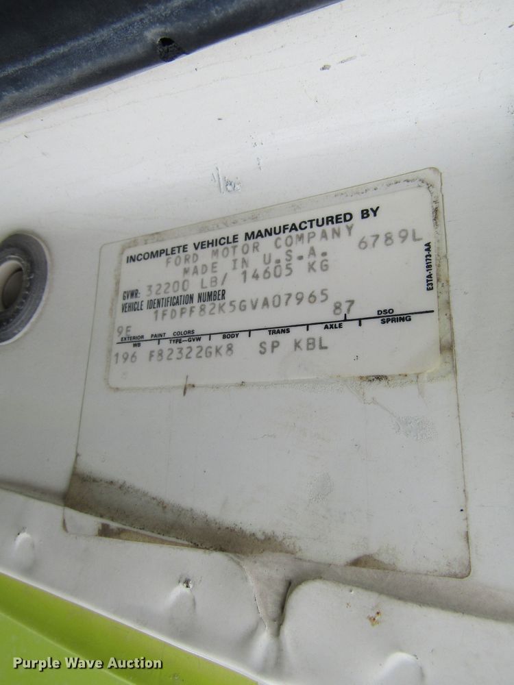 image for item GC9785 1986 Ford F800  pumper fire truck