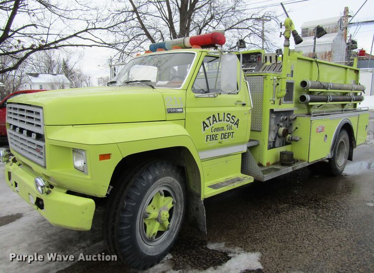 image for item GC9786 1982 Ford F800  pumper fire truck