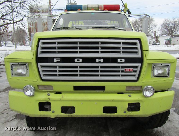 image for item GC9786 1982 Ford F800  pumper fire truck