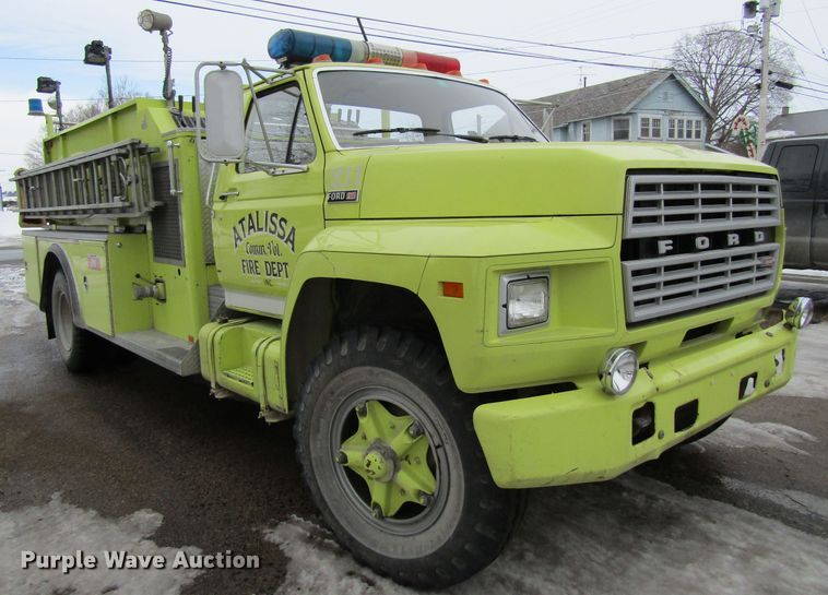 image for item GC9786 1982 Ford F800  pumper fire truck