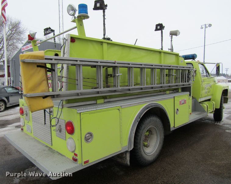 image for item GC9786 1982 Ford F800  pumper fire truck