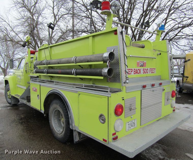 image for item GC9786 1982 Ford F800  pumper fire truck