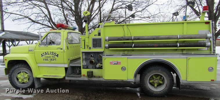 image for item GC9786 1982 Ford F800  pumper fire truck