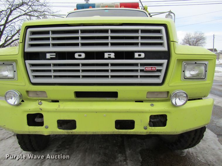 image for item GC9786 1982 Ford F800  pumper fire truck