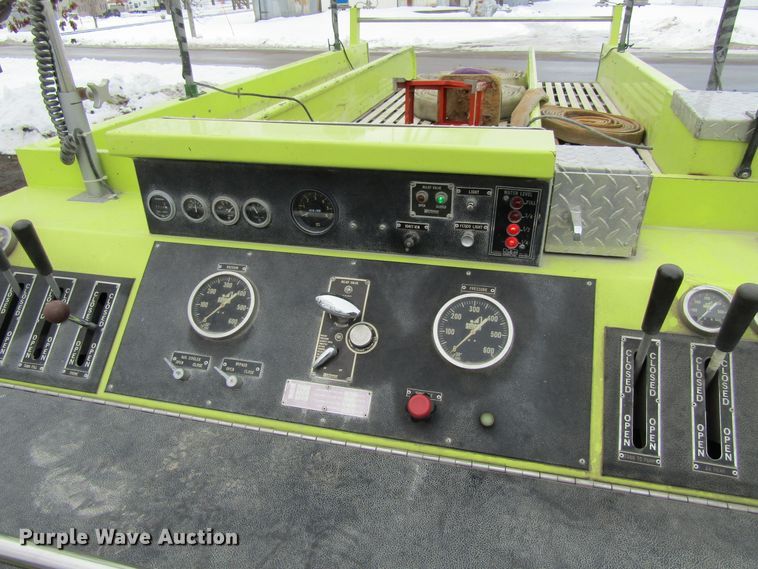 image for item GC9786 1982 Ford F800  pumper fire truck