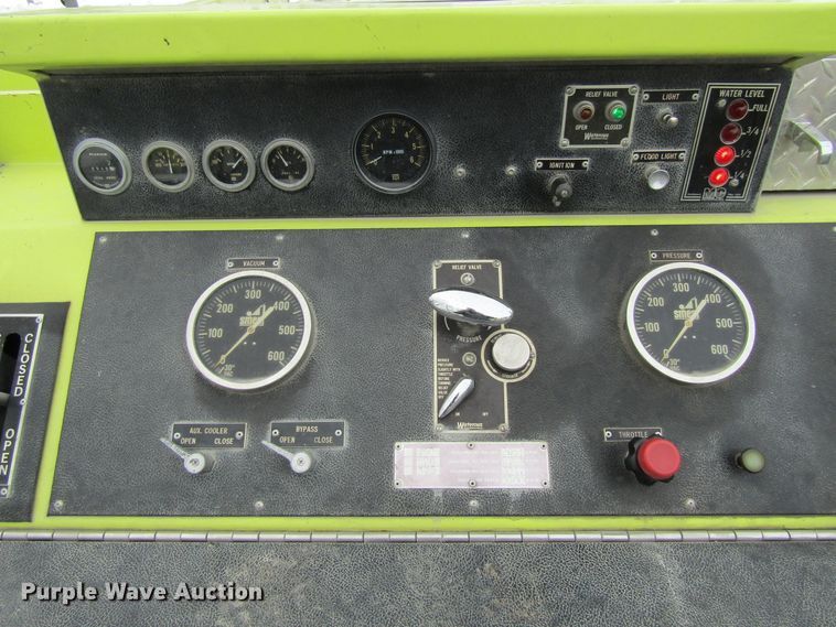 image for item GC9786 1982 Ford F800  pumper fire truck