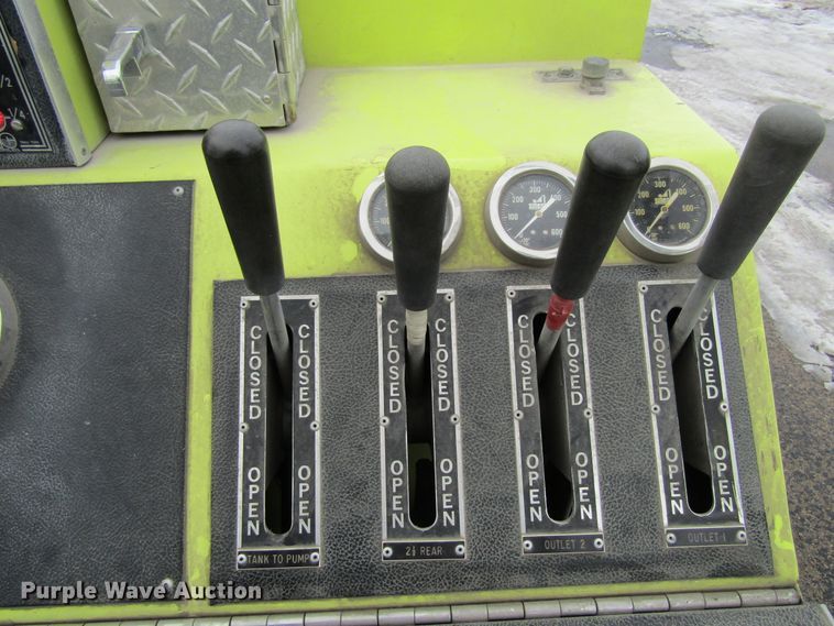 image for item GC9786 1982 Ford F800  pumper fire truck